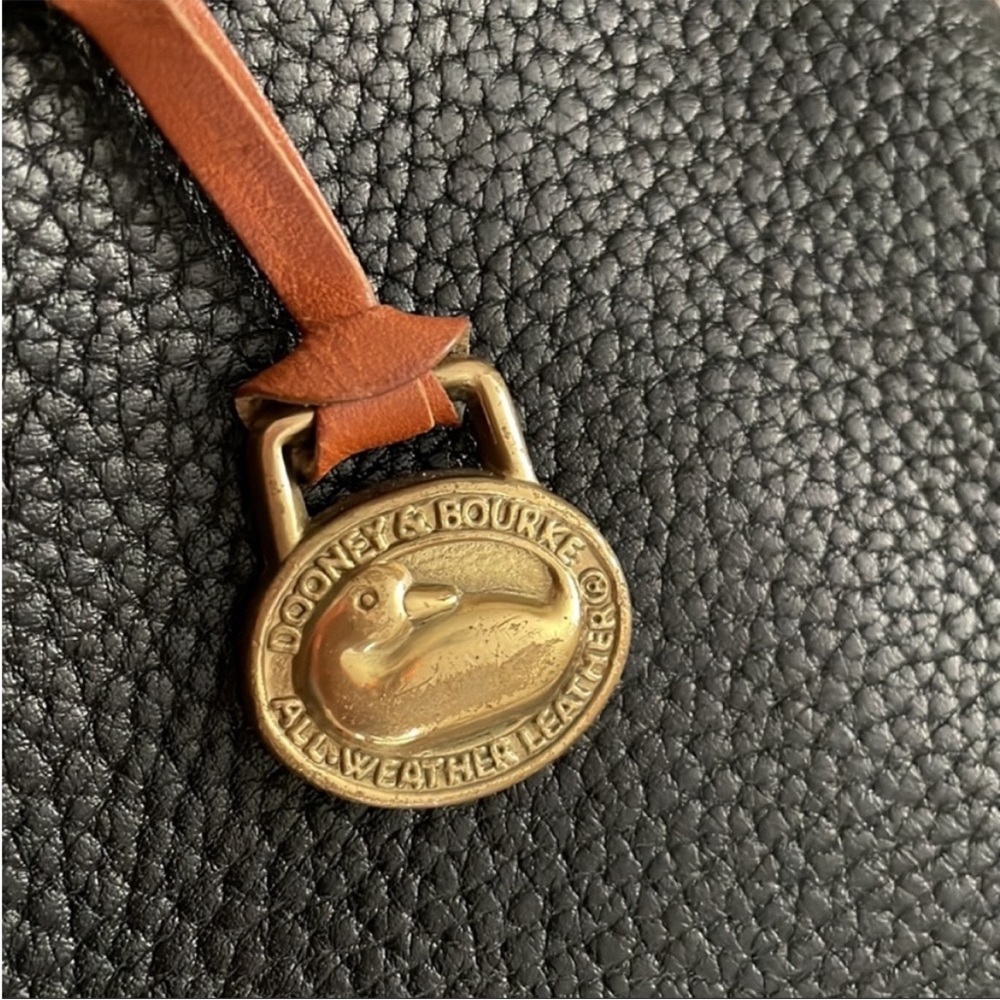 Authentic Dooney & Bouke crossbody bag - Picture 2 of 10